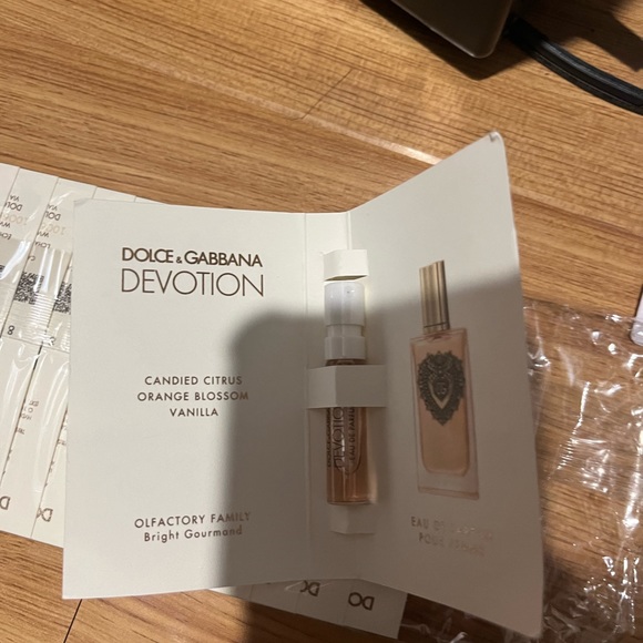 Dolce and gabbana  devotions samples - Picture 2 of 4